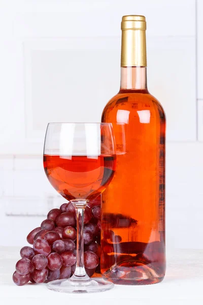Rosa Uvas Vino Formato Vertical Copyspace Espacio Copia Alcohol — Foto de Stock