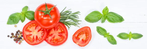 西红柿西红柿蔬菜与罗勒从上面横幅木木板木 — 图库照片