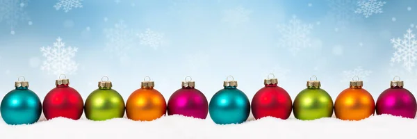 Muitas Bolas Natal Coloridas Baubles Fundo Banner Borda Decoração Flocos — Fotografia de Stock