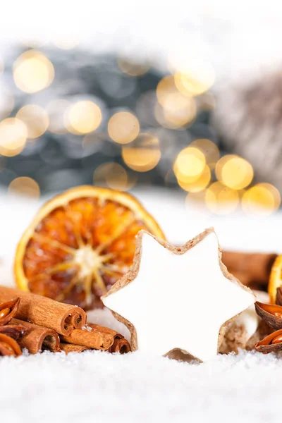 Weihnachtsplätzchen Zimt Stern Gewürze Backen Bäckerei Hochformat Schnee Winter Kopierraum — Stockfoto