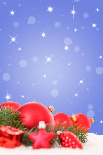 Kerstballen Rode Decoratie Kerstballen Sterren Sneeuw Portret Formaat Copyspace Kopiëren — Stockfoto