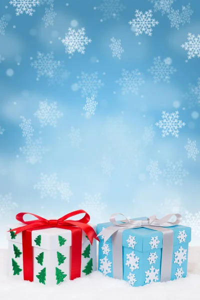 Weihnachten Geschenke Dekoration Schnee Schnee Schneeflocken Winter Hochformat Kopierraum Text — Stockfoto