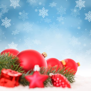 Noel topları kırmızı dekorasyon baubles kış kare boşaltmak kopya alanı metin kar