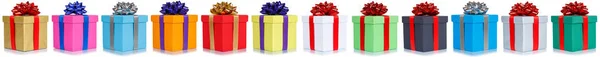 Presentes Presentes Presente Aniversário Natal Presente Uma Fileira Isolada Fundo — Fotografia de Stock