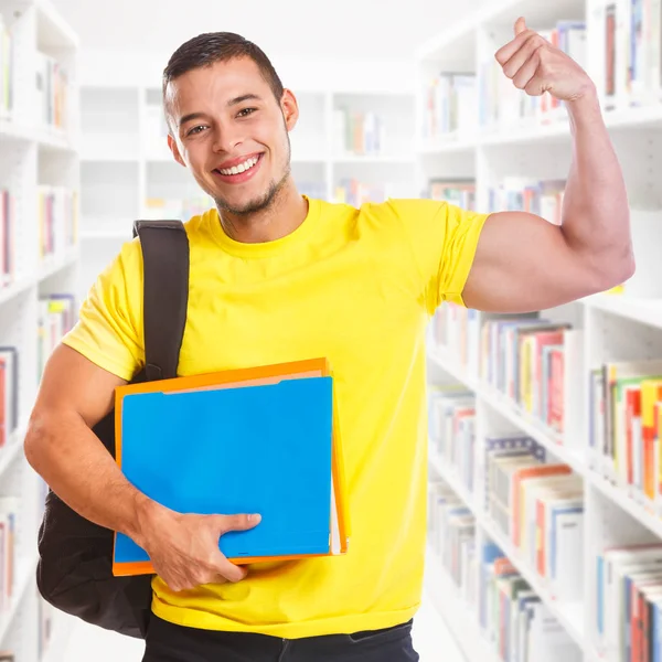 Estudante jovem sucesso sucesso quadrado forte poder biblioteca — Fotografia de Stock