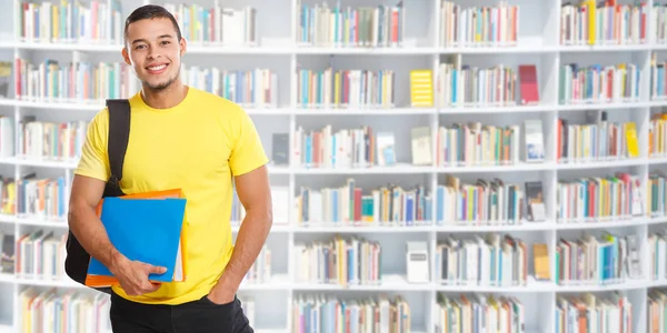 Estudante jovem retrato biblioteca aprendizagem sorridente banner peopl — Fotografia de Stock