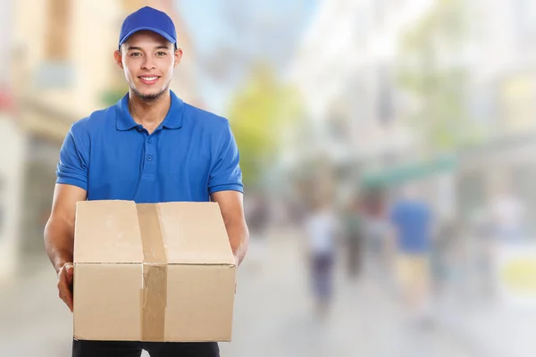 Parcel entrega serviço caixa pacote ordem entregando trabalho jovem l — Fotografia de Stock