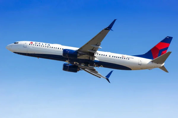 Delta Air Lines Boeing 737-900ER letadlo — Stock fotografie