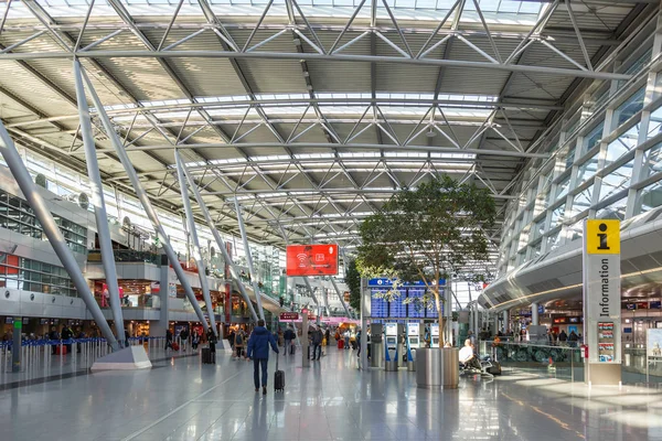 Terminal DUS dell'aeroporto di Düsseldorf — Foto Stock