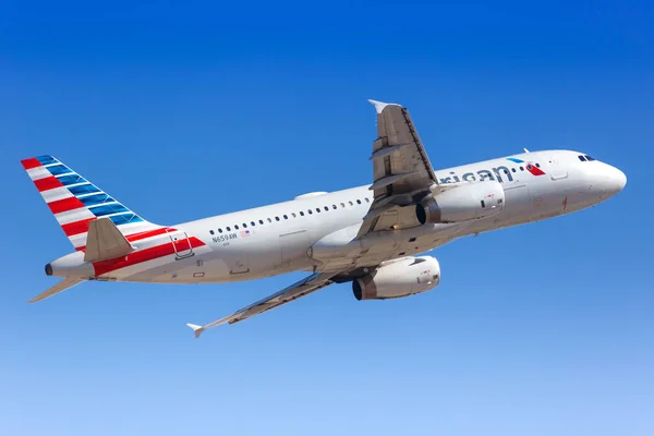 American Airlines Airbus A320 vliegtuig — Stockfoto