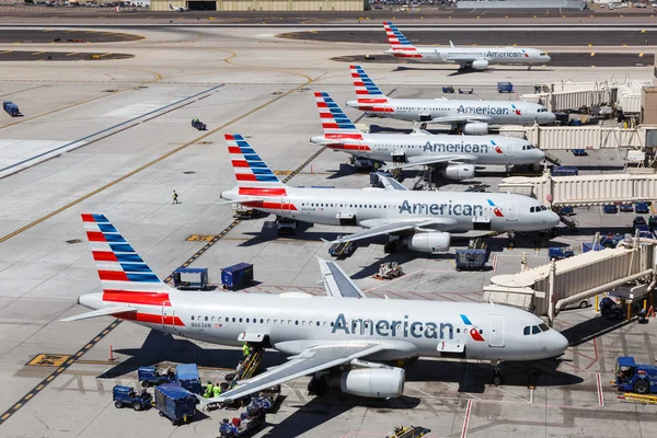 American Airlines Airbus A320 airplanes Phoenix airport — Stock Photo, Image