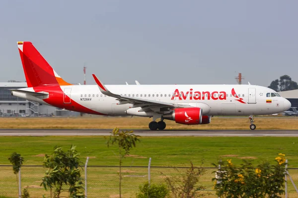 Avianca Airbus A320 vliegtuig Bogota luchthaven — Stockfoto