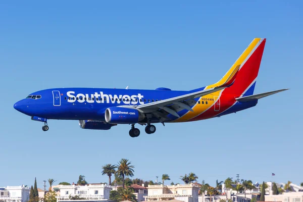 Αερογραμμές Southwest Boeing 737-700 αεροπλάνο Σαν Ντιέγκο αεροδρόμιο — Φωτογραφία Αρχείου