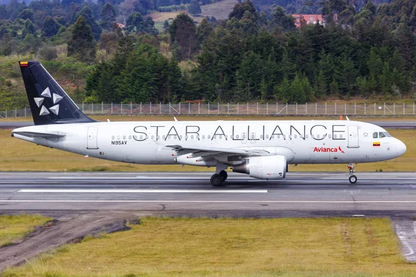 Avianca Airbus A320 αεροπλάνο αεροδρόμιο Μεντεγίν — Φωτογραφία Αρχείου