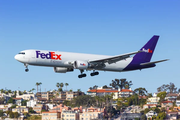 Avião FedEx Express Boeing 767-300F Aeroporto de San Diego — Fotografia de Stock