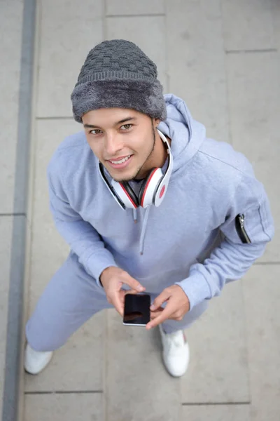 Smiling young latin man runner portrait format winter sports tra — Stock Photo, Image