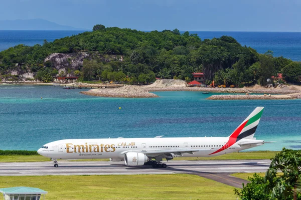 Mahe Seychelles Fevereiro 2020 Avião Emirates Boeing 777 300Er Aeroporto — Fotografia de Stock