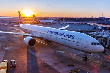 New York Şehri, New York 1 Mart 2020 Türk Hava Yolları Boeing 777-300ER uçağı New York JFK havaalanında (JFK).