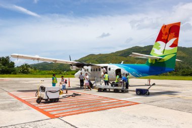 Praslin, Seyşeller 4 Şubat 2020 Seyşeller Havayolları DHC-6-400 Twin Otter uçağı Praslin havaalanında (PRI).