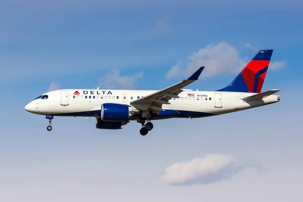 Nueva York Febrero 2020 Delta Air Lines Airbus A220 100 —  Fotos de Stock