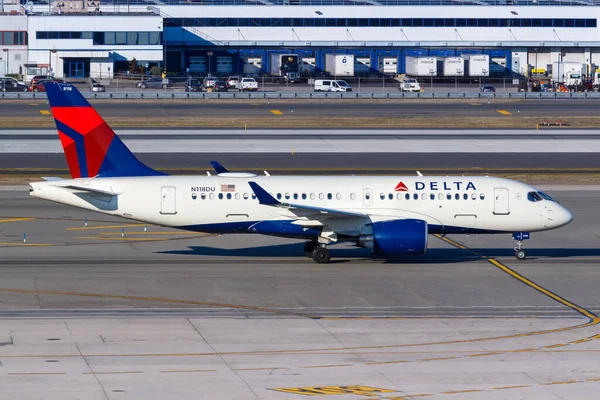 Nueva York Marzo 2020 Delta Air Lines Airbus A220 100 —  Fotos de Stock