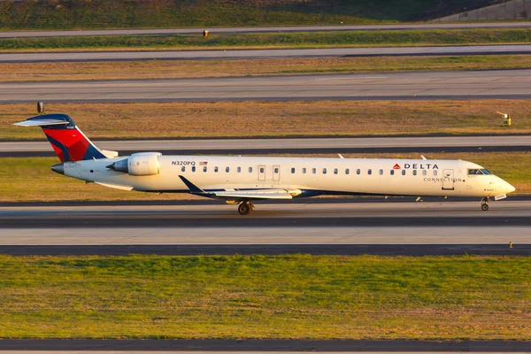 Atlanta Georgia April 2019 Delta Connection Endeavor Air Bombardier Crj — Stock Photo, Image