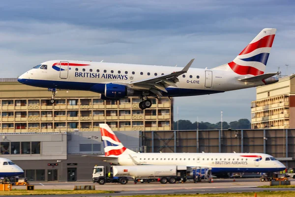 ロンドン イギリス2019年7月8日ブリティッシュ エアウェイズ英国のロンドンシティ空港 Lcy にあるBa Cityflyer Embraer 170飛行機 — ストック写真