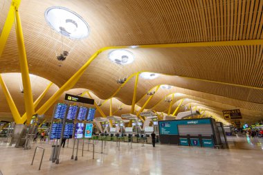 Madrid, İspanya 21 Kasım 2019 Madrid Barajas Havaalanı 4 MAD İspanya.