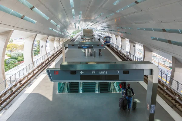 2019年4月3日位于佛罗里达州迈阿密机场Mia的Metrorail地铁站 — 图库照片