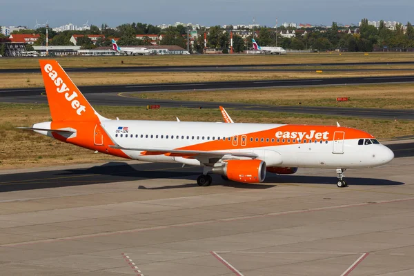 2018年9月11日 德国柏林Easyjet Airbus A320飞机在柏林 泰格尔机场Txl Berlin Tegel Airport Txl 空中客车是一家总部设在法国图卢兹的欧洲飞机制造商 — 图库照片