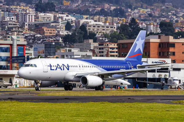 Quito Ecuador Juni 2011 Lan Airbus A320 Flugzeug Auf Dem — Stockfoto