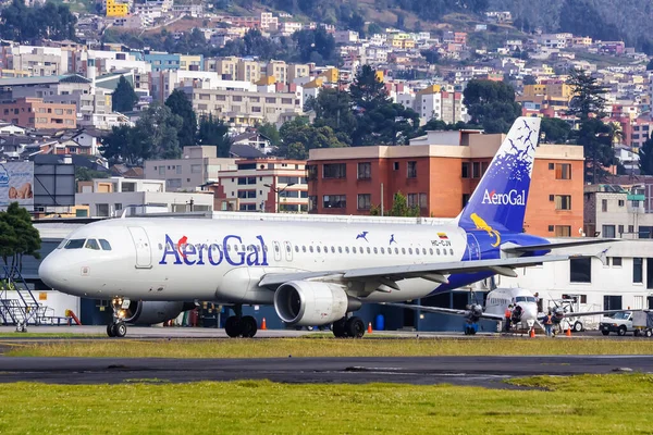 Quito Ecuador Juni 2011 Aerogal Airbus A320 Flugzeug Flughafen Quito — Stockfoto