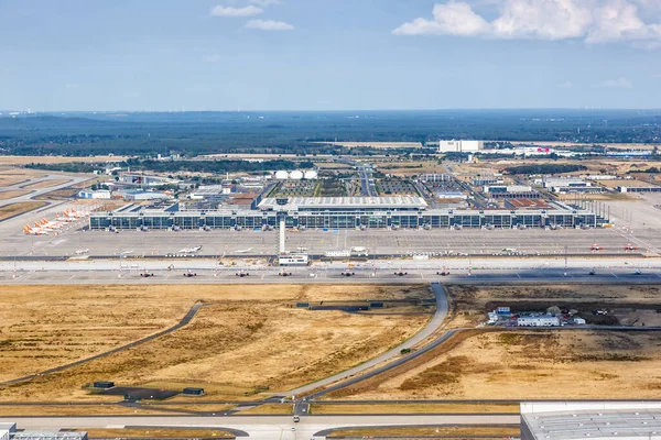 ベルリン 2020年8月19日ベルリンブランデンブルクBer空港ターミナルドイツの航空写真 — ストック写真