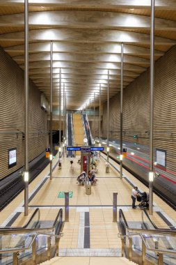 Leipzig, Almanya - 19 Ağustos 2020 S-Bahn Leipzig Şehir-Tünel tren istasyonu Markt S Bahn, Almanya.