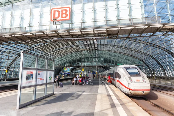 Берлін Німеччина Серпня 2020 Ice Швидкісний Поїзд Головній Залізничній Станції — стокове фото