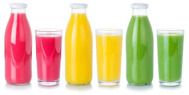 Meyve suyu portakallı smoothie içecekler bir şişede içecek ve beyaz arka planda izole edilmiş cam.