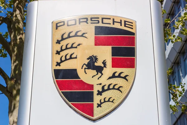 Stuttgart Duitsland April 2020 Hoofdkantoor Van Het Porsche Logo Stuttgart — Stockfoto