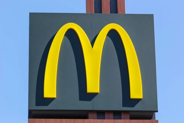 Stuttgart Niemcy Kwietnia 2020 Mcdonalds Logo Sign Mcdonald Restaurant Mcdonald — Zdjęcie stockowe