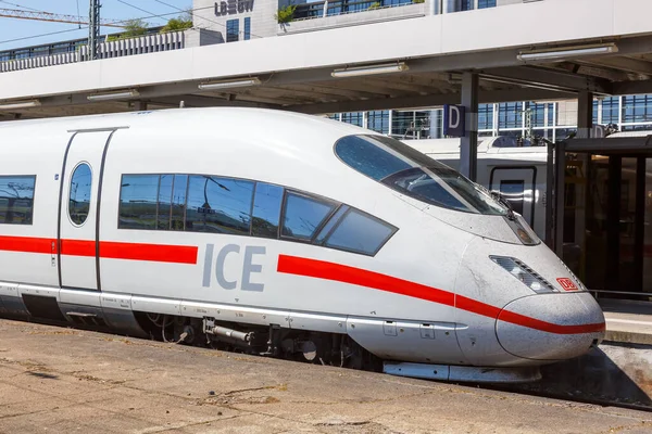 Stuttgart Deutschland April 2020 Ice Triebwagen Lokomotive Stuttgarter Hbf — Stockfoto