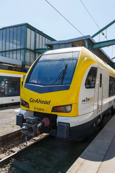 Stuttgart Deutschland April 2020 Regionalzug Ahead Züge Stadler Flirt Hochformat — Stockfoto