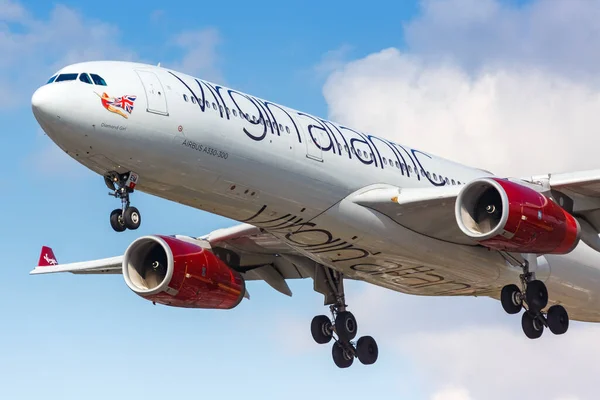 London Storbritannien Juli 2018 Virgin Atlantic Airbus A330 300 Flygplan — Stockfoto