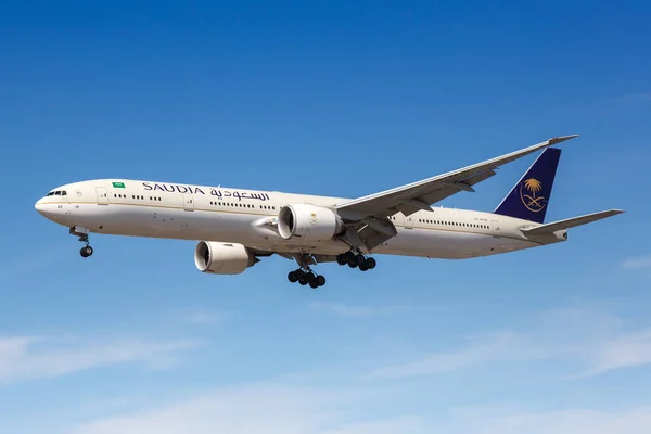 London United Kingdom August 2018 Saudia Boeing 777 300Er Airplane — Stock Photo, Image