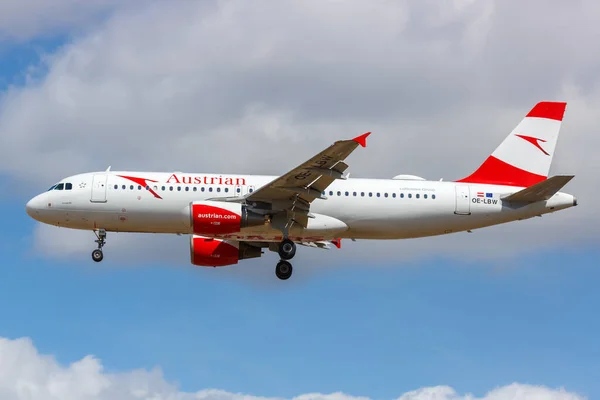 London United Kingdom August 2018 Austrian Airlines Airbus A320 Airplane — Stock Photo, Image