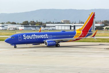 San Jose, California - 11 Nisan 2019 Güneybatı Havayolları Boeing 737-800 uçağı, San Jose Havaalanı 'nda (SJC). Boeing, merkezi Chicago 'da bulunan bir Amerikan uçak üreticisi..