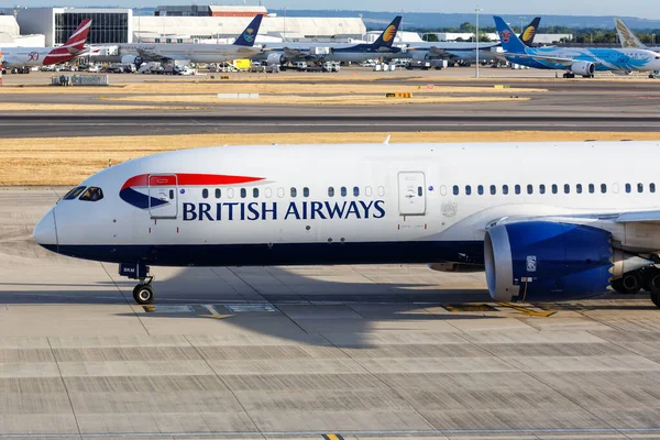 イギリス ロンドン 2018年8月1日ブリティッシュ エアウェイズは 英国のロンドンヒースロー空港 Lhr で787 9ドリームライナー飛行機を操縦しています — ストック写真