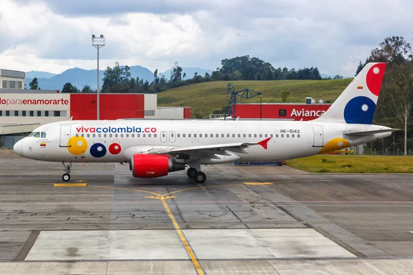 Medellín Colômbia Janeiro 2019 Avião Vivaair Airbus A320 Aeroporto Medellín — Fotografia de Stock