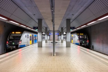 Filderstadt, Almanya - 29 Mayıs 2025: Almanya 'nın Filderstadt kentindeki tren istasyonunda Deutsche Bahn DB Regio sınıfı 430' un S-Bahn Stuttgart treni.