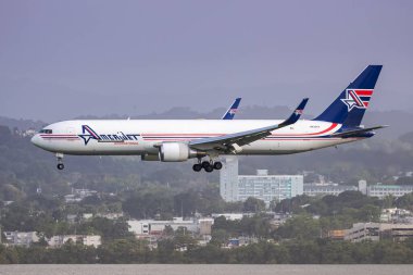 San Juan, Porto Riko - 1 Ağustos 2025: Amerijet International Boeing 767-300ER BDSF uçağı Porto Riko 'daki San Juan havaalanında.