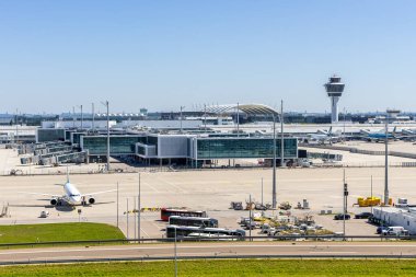 Münih, Almanya - 19 Ağustos 2025: Almanya 'daki Münih havaalanının yeni uzantısı ile 1 numaralı terminal.