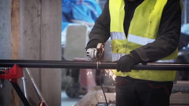Bauarbeiter auf der Baustelle — Stockvideo